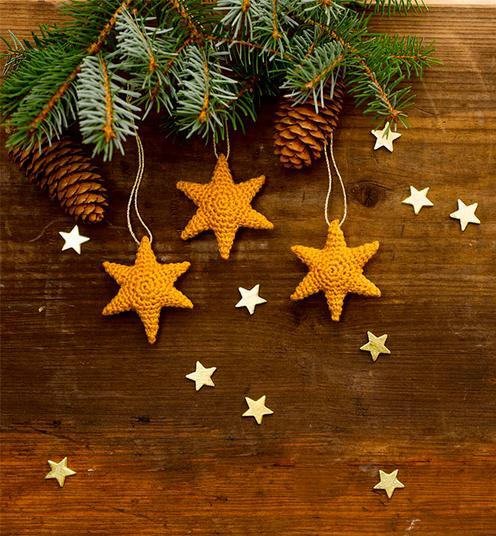 Decorazioni per l'albero all'uncinetto