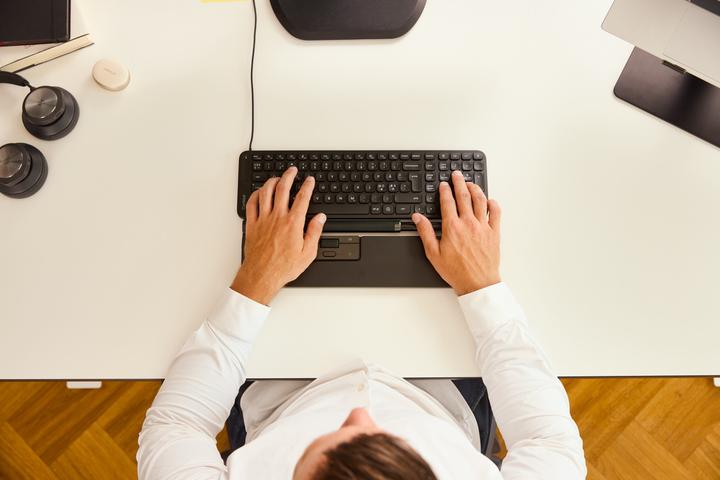 Actual product image Contour Balance Mid-Size Keyboard Wired Pan Nordic Layout (FR, Cable)