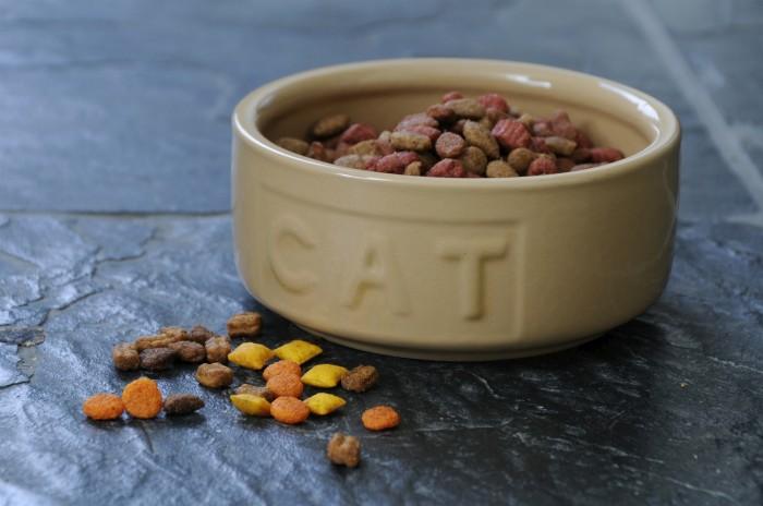 Actual product image Mason Cash Cat bowl, 13 cm, beige Petware (0.40 l)