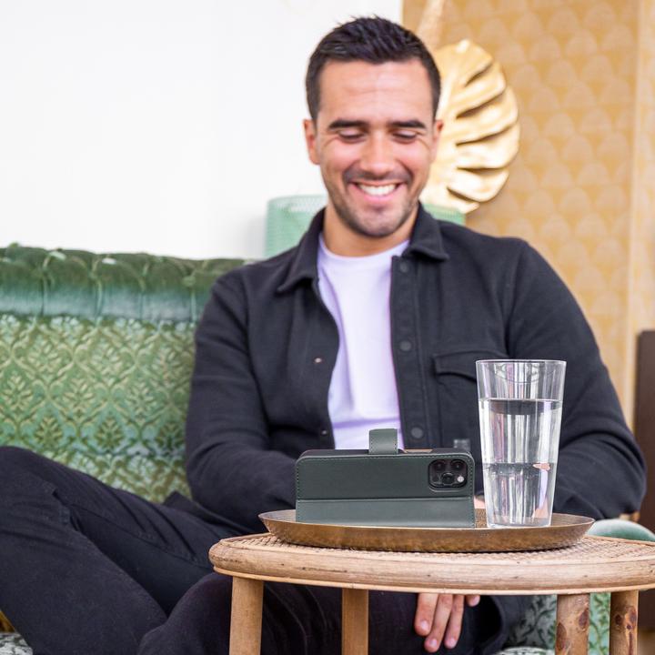 Actual product image Accezz Premium Leather 2 in 1 Wallet Bookcase Samsung Galaxy S23 FE - Groen (Samsung Galaxy S23 FE)