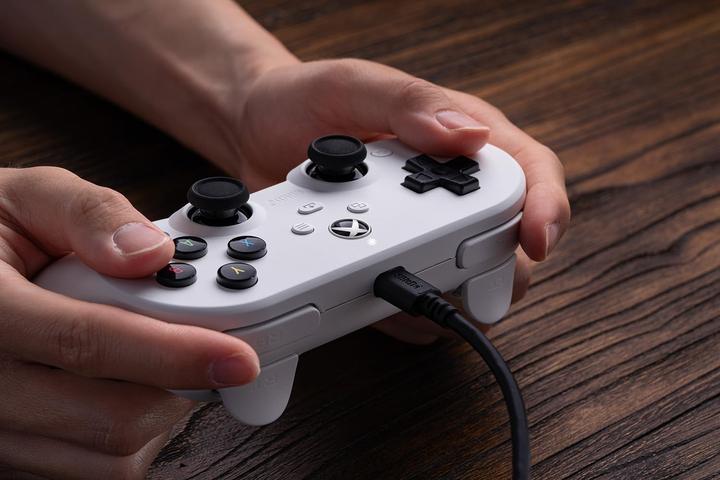 Produktbild 8bitdo Pro 2 Wired Xbox Gamepad White