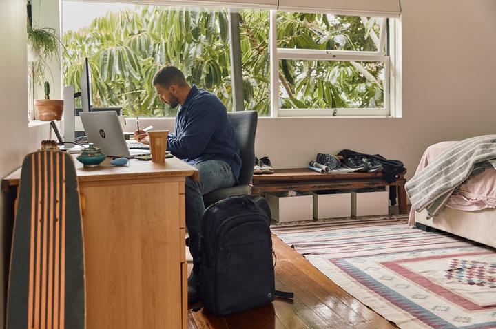 Actual product image HP Pro mt440 G3 Mobile Thin Client Intel Celeron 7305 35.5cm 14inch FHD AG 8GB DDR4 256GB/SSD W10IoT (14", 256 GB, 8 GB, DE)