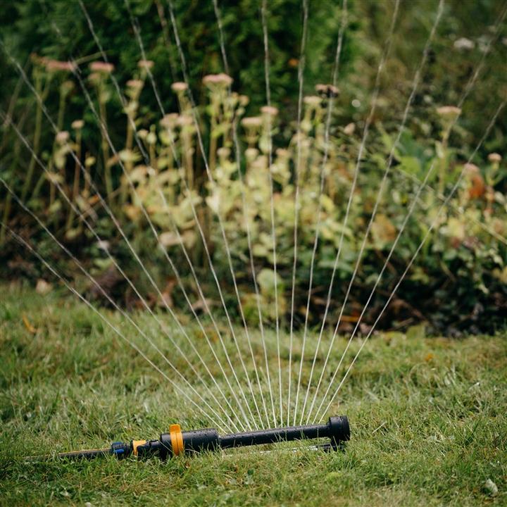 Actual product image Fiskars Zraszacz Wahadłowy Solid S-M (Square sprinkler)