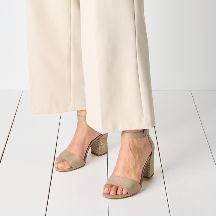 Actual product image Tamaris Sandal (40)