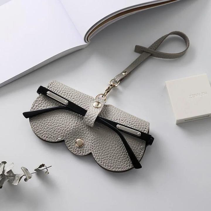 Actual product image Only-Bags.Store Geprägte Brillenhülle Niedliche hängende PU Leder Sonnenbrillen Lesebrillen Aufbewahrungstasche