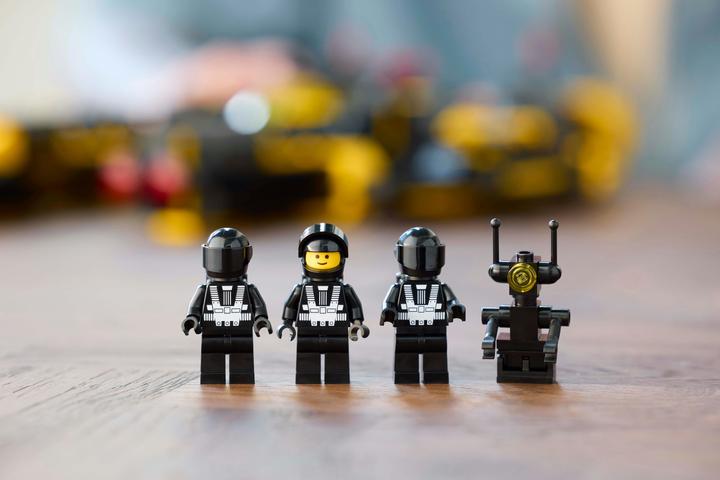 Actual product image LEGO Blacktron Renegade (10355, LEGO Icons, LEGO Rare Sets)