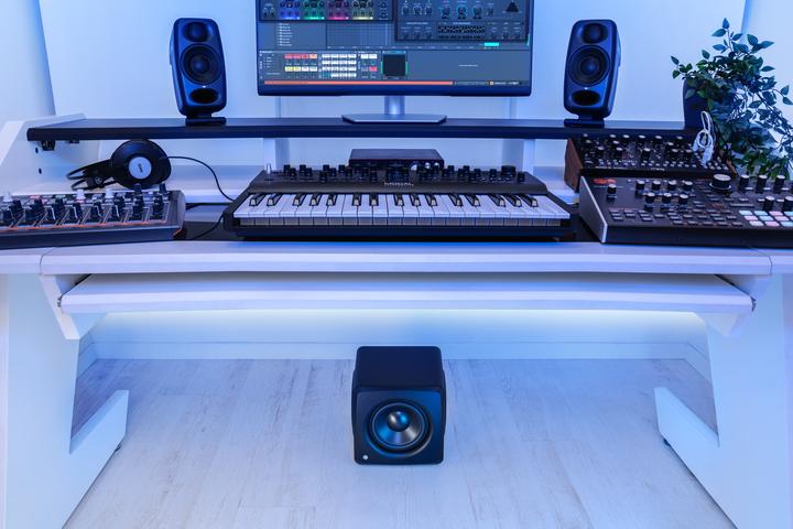 Image du produit IK Multimedia iLoud Sub - Studio Subwoofer mit einer tiefen (Actif, 1 pièce)