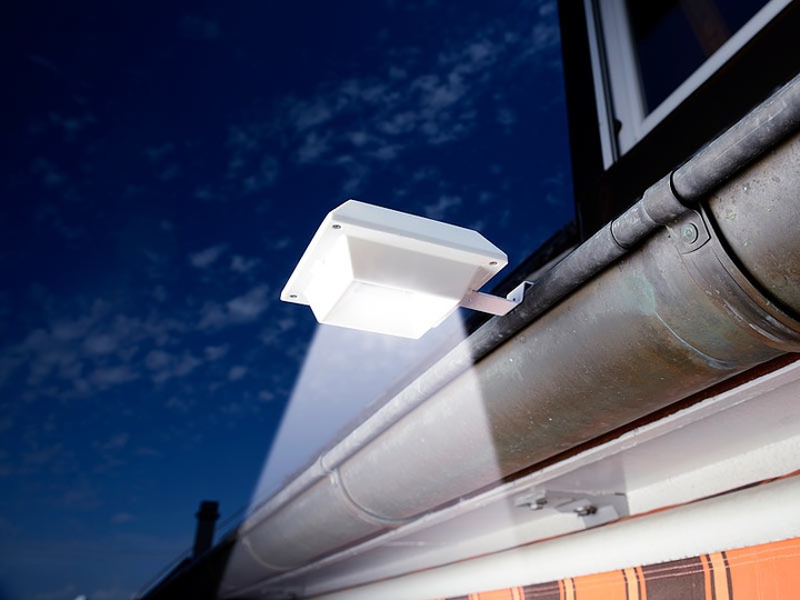 Produktbild Lunartec Solar-LED-Dachrinnenleuchte mit Licht-Sensor (20 lm, IP44)