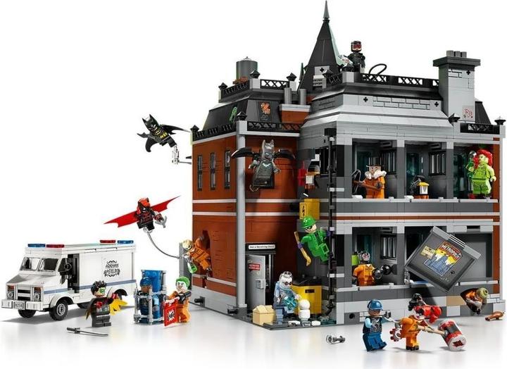 Actual product image LEGO Arkham Asylum (76300, LEGO DC)