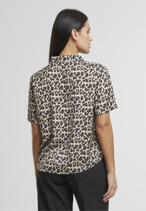 Actual product image Urban Classics Leo Resort (XS)