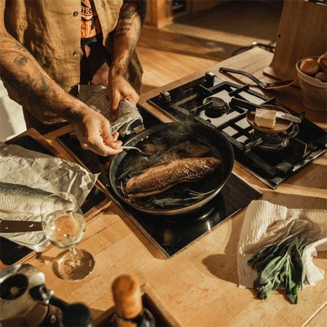 Actual product image Fiskars Pfanne (Frying pan, Stainless steel)