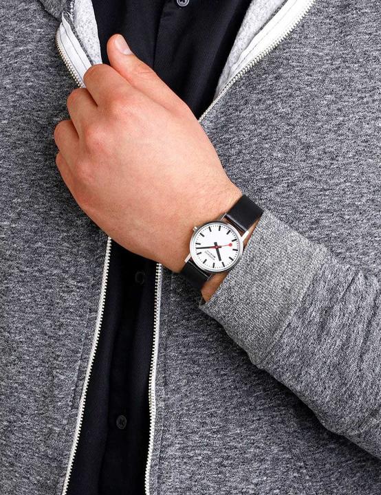 Produktbild Mondaine Classic - Vegan gebürstet (Analoguhr, Swiss Made, 36 mm)