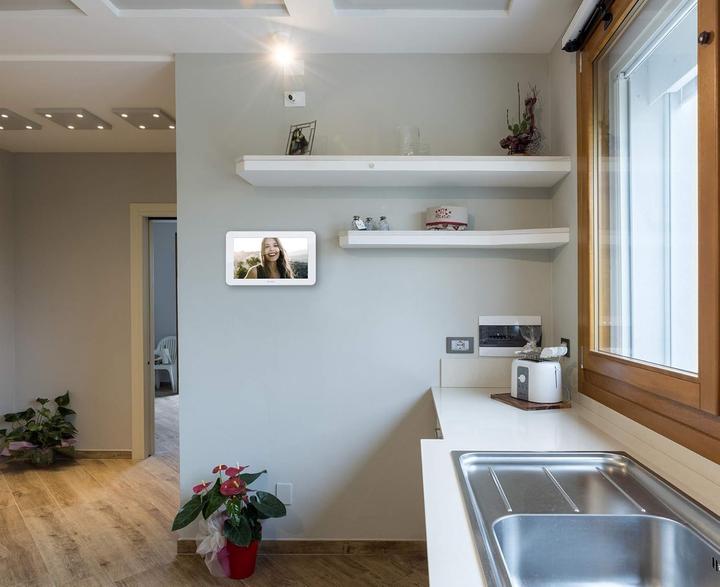 Produktbild Vimar Videosprechanlage mit Touchscreen, Regen- und Mehrsprachenschutz, erweiterbar für bis zu 3 Monitore