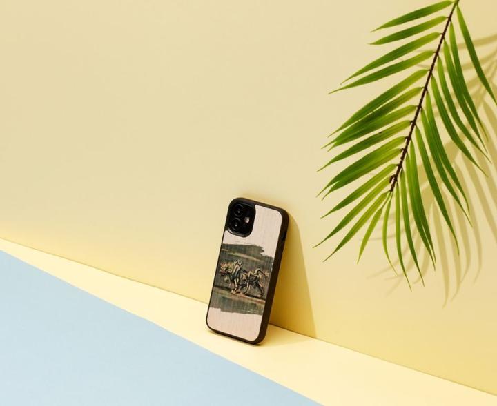 Produktbild Man.Wand &WOOD case for iPhone 12 mini baltas bull (Apple iPhone 12 mini)