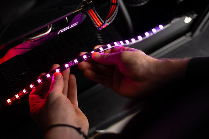 Actual product image EKWB EK-Loop D-RGB Magnetic Strip - schwarz, 60 cm, 33 LEDs (Multicoloured)