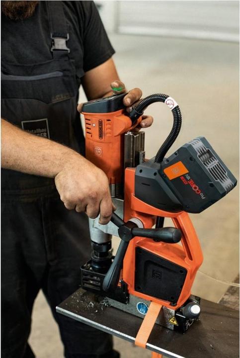 Produktbild Fein Akku-Universal-Magnet-Kernbohrmaschine bis 35 mm mit Anwenderset AKBU 35 PMQW 18 V AS Construc