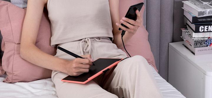 Actual product image Huion RTS-300 Graphics Tablet Pink (5080 lpi)
