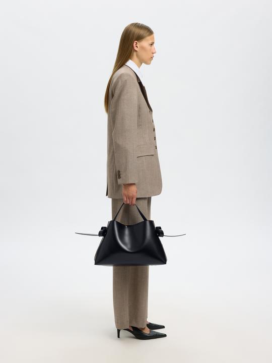 Actual product image Selected Mittelgrosse Ledertasche