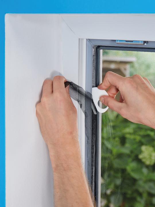 Produktbild tesa Insektenschutz COMFORT für Fenster, mit Klettband, selbstklebend, ohne Bohren (120 x 240 cm)