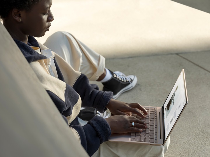 Produktbild Microsoft Surface Laptop Go (12.40", Intel Core i5-1035G1, 8 GB, 256 GB, DE)