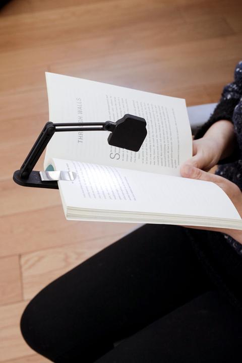 Produktbild Kikkerland Slim Folding Book Lamp