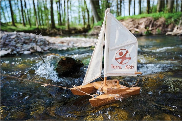 Actual product image Haba Catamaran kit