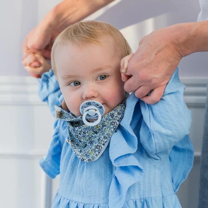 Image du produit Bibs x Liberty Bandana Bib, Camomille Lawn Baby Blue