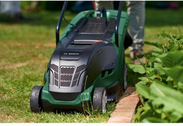 Image du produit Bosch Home & Garden Universal Rotak 550 (Fonctionnement sur secteur)