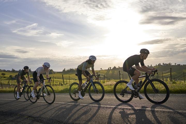 Actual product image Uvex pace stage small V (white matt (blue), variomatic mirror blue)