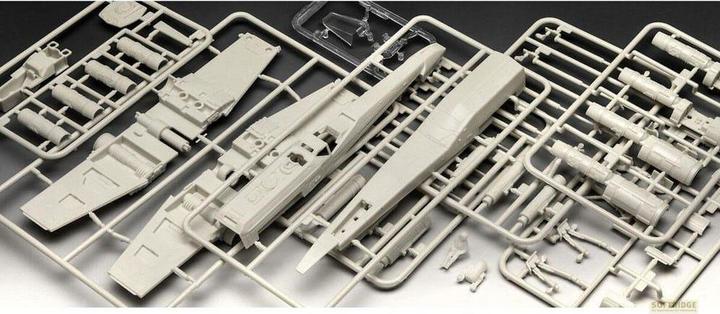Actual product image Revell Carson Teva's X-Wing Fighter: The Mandalorian