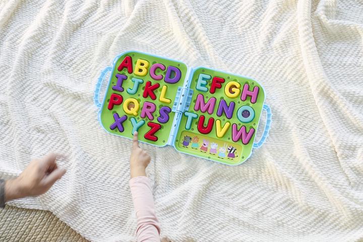 Produktbild Hasbro Peppas Buchstabenbox, Alphabet-Puzzle, Vorschul-Spielzeug