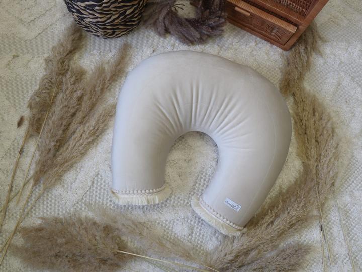 Image du produit Baby-Nest Coussin d'allaitement Boho Velours Beige (55 cm)
