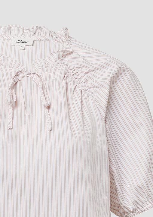 Immagine prodotto S.Oliver Bluse Bluse im Relaxed Fit mit Rüschenkragen (36)