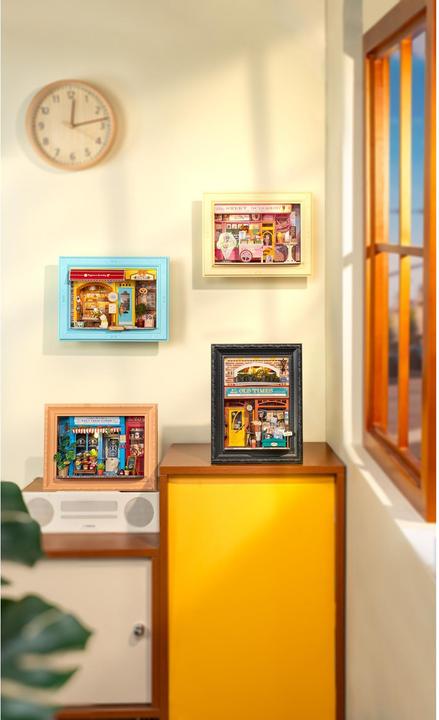 Produktbild Robotime Bausatz Old Times Bookstore mit LED