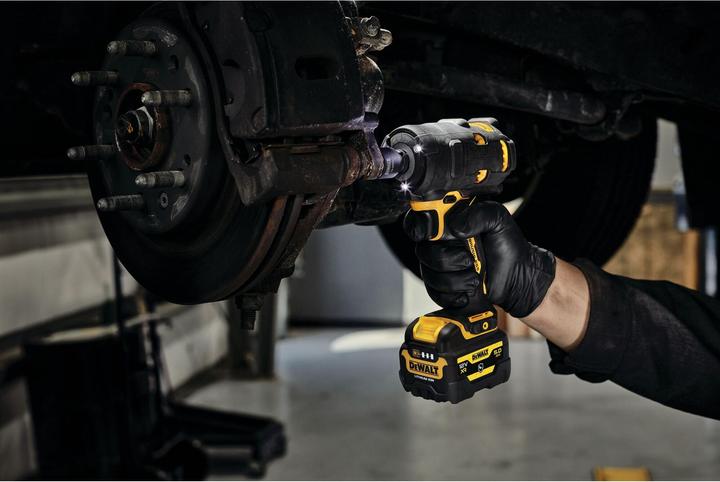 Produktbild DeWalt 12 Volt / 5 Ah AkkuSchlagschrauber (3/8") mit 340 Nm, in spezieller Automotive und Industr (Schlagschrauber)