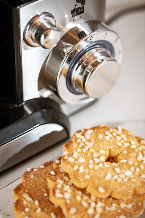 Actual product image Camry CR 4223 (2000 W)