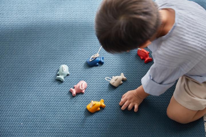Produktbild Plantoys Angelspiel (Deutsch, Englisch, Französisch, Italienisch, Schweizerdeutsch, 1 - 2 Spieler)