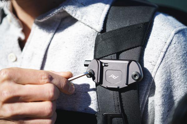 Actual product image Peak Design capture clip (Shoulder strap)