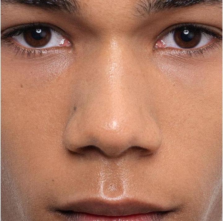 Actual product image Madara MÃDARA - Hyaluronic tinting serum H20 Tint (Tinted Serum) 30 ml - Shade: 4 Wild Flower (30 ml)