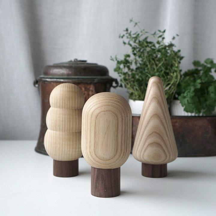 Produktbild Born in Sweden Gewürzmühle aus Esche & Walnuss in Baumform mit Keramikmahlwerk (Pfeffer, Salz)