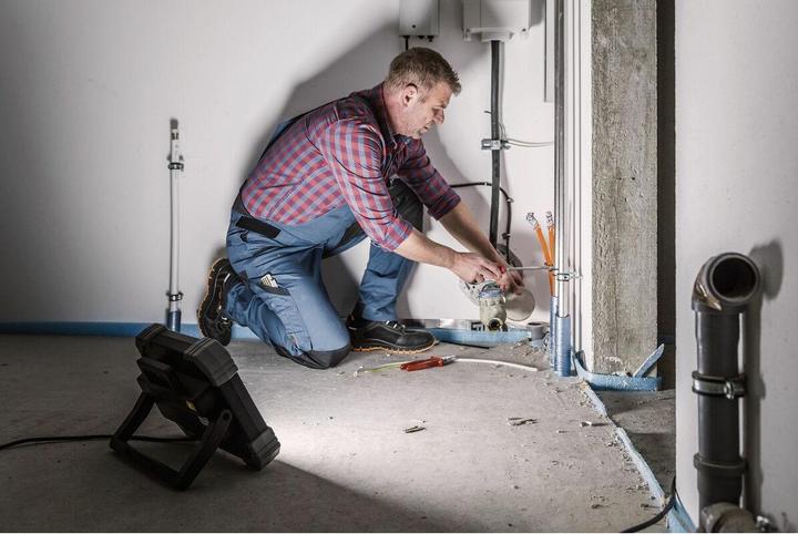 Produktbild Brennenstuhl Mobiler LED Strahler DINORA 5050 5100lm, IP65, 5m H07RN-F2x1.0 (5100 lm)