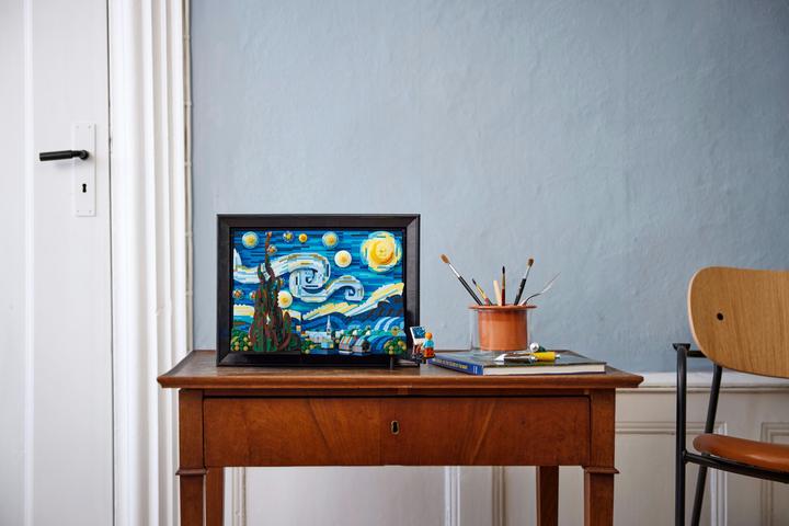 Actual product image LEGO Vincent van Gogh - Starry night (21333, LEGO Rare Sets, LEGO Icons)