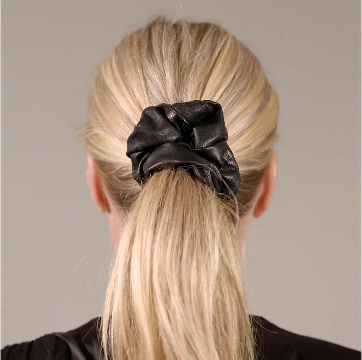 Image du produit Corinne Élastique à cheveux vegan Scrunchie black (Élastiques à cheveux)