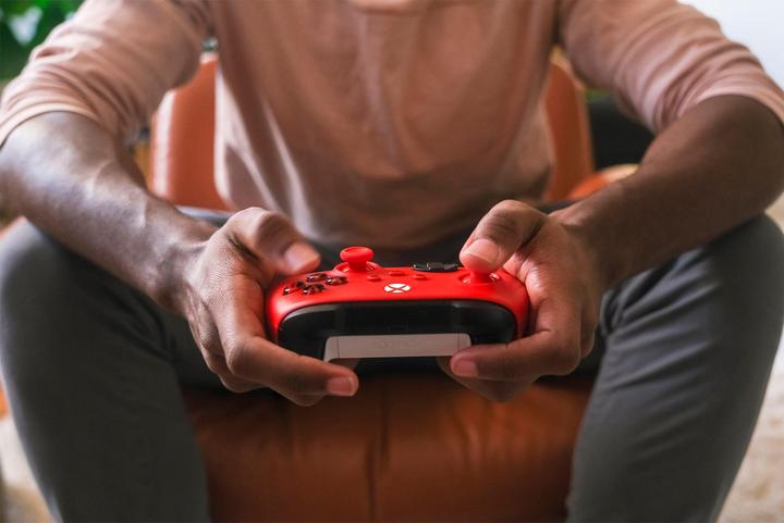 Produktbild Microsoft Xbox Wireless Controller Pulse Red (Android, iOS, PC, Xbox One S, Xbox One X, Xbox Series S, Xbox Series X)