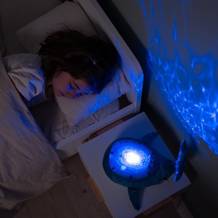 Actual product image Cloud B Cloudbox Tranquil Whale - Nachtlicht Blau (Wiederaufladbar)