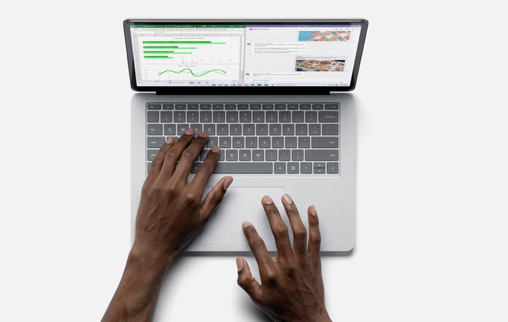 Actual product image Microsoft Surface Laptop Studio (14.40", Intel Core i5-11300H, 16 GB, 256 GB, DE)