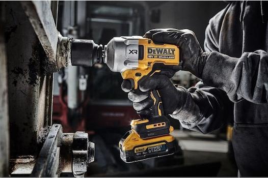 Image du produit DeWalt Visseuse à choc sans fil, 18 Volts / 5 Ah (Fonctionnement sur batterie)
