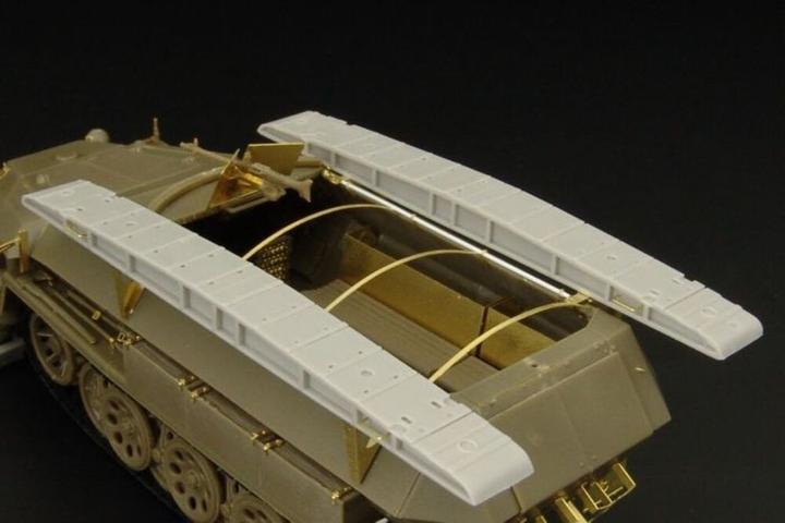 Actual product image Hauler Sd Kfz 251-7 Storm bridge