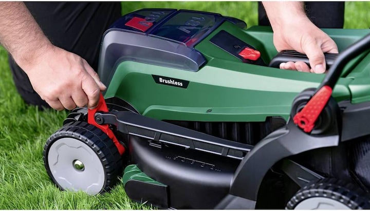 Image du produit Bosch Home & Garden UniversalRotak 2x18V-37-550 (Fonctionnement sur batterie)