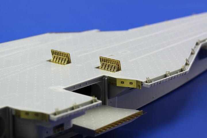 Produktbild Eduard USS Nimitz CVN-68 for Trumpeter